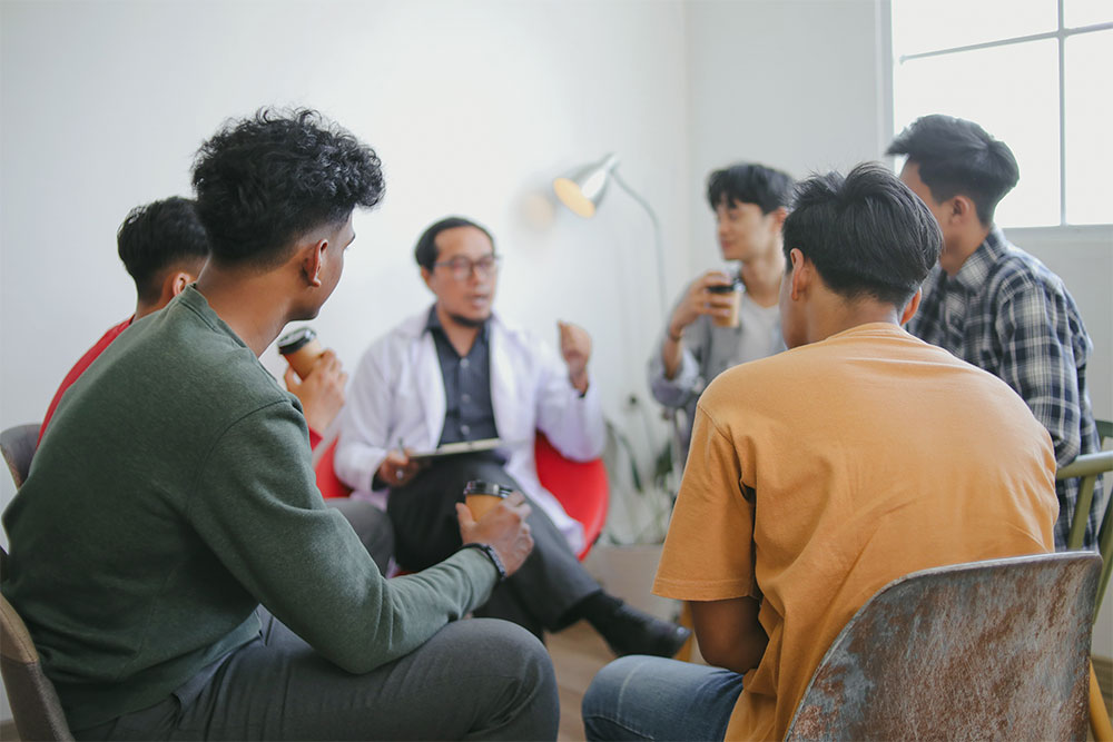 How to Evaluate a Men's Addiction Treatment Program